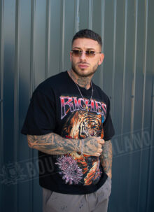 Ανδρικό μαύρο T-shirt με γραφικό τύπωμα «RICHES TIGER» T1117-1