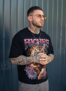 Ανδρικό μαύρο T-shirt με γραφικό τύπωμα «RICHES TIGER» T1117-1